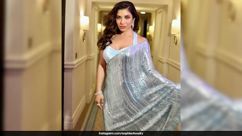 Sophie Choudry Goes For "A Little Tradition, A Lot Of Temptation" Vibe In A Sparkling Sequinned Saree And A Pastel Blue Blouse